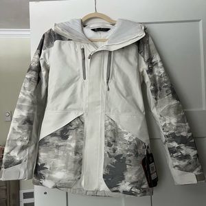 NWT ski/Snowboarding jacket